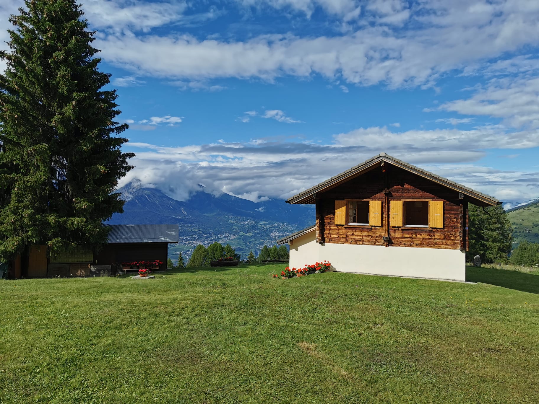 Le chalet familial à Sofleu avec vue sur les montagnes